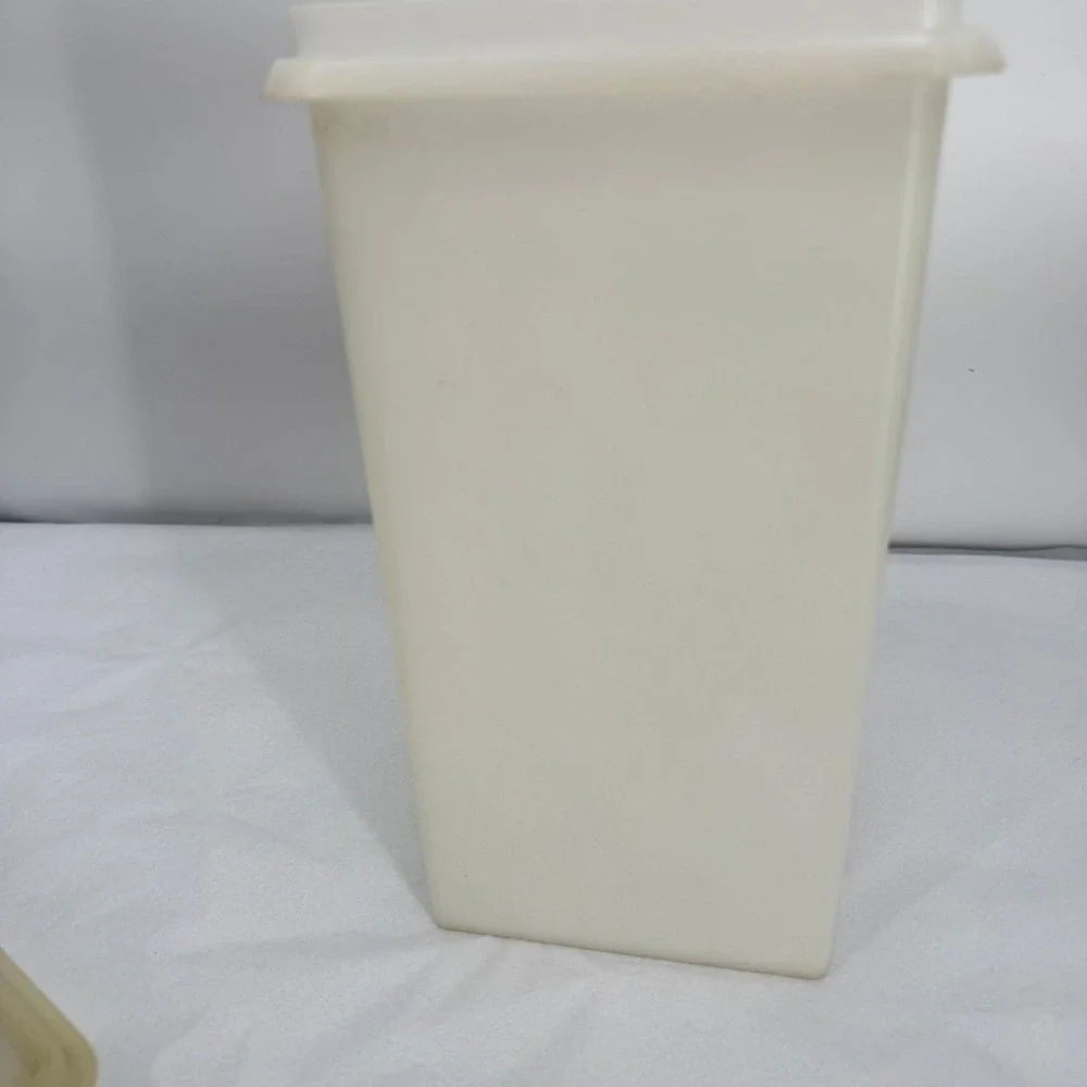 Tupperware Saltine Cracker Bread Keeper Storage Container Canister 1314 w/ Lid